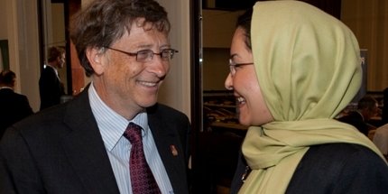 داکتر ثریا دلیل به همراه بیل گیتس