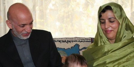 عکسی از زینت، میرویس و حامد کرزی